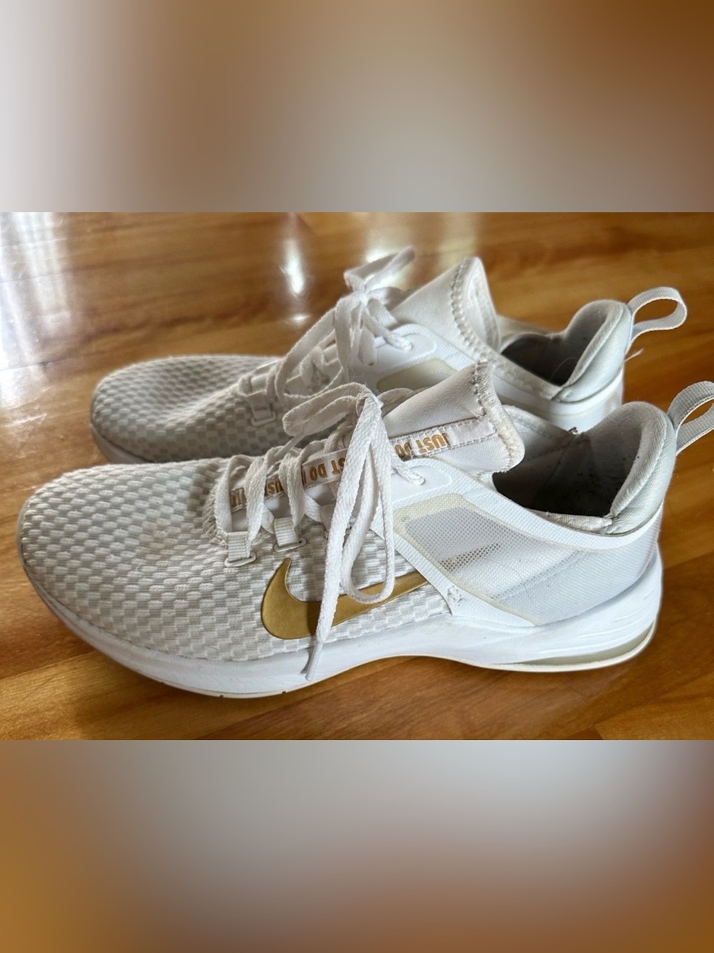 Nike Women's Air Max Bella TR 2 Training Shoes size 9.  White with Gold Swoosh